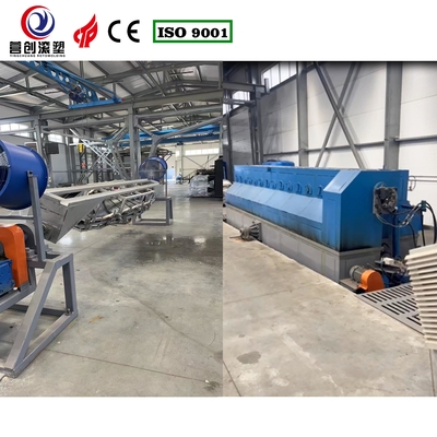 Máquina de fabricação de caiaques Máquinas de moldagem de rocha e rolos na fábrica